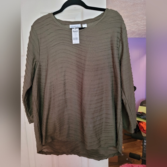 Ladies top - Picture 1 of 2